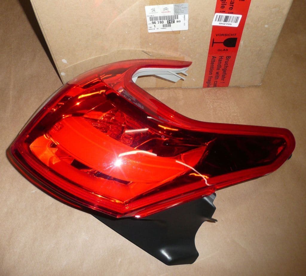 Bakljus Komplett - Peugeot 2008 vänster